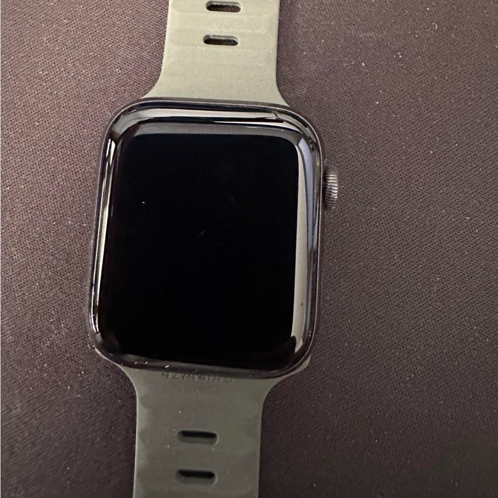 Apple watch SE GPS+CELL 44mm almost new without scratch!!